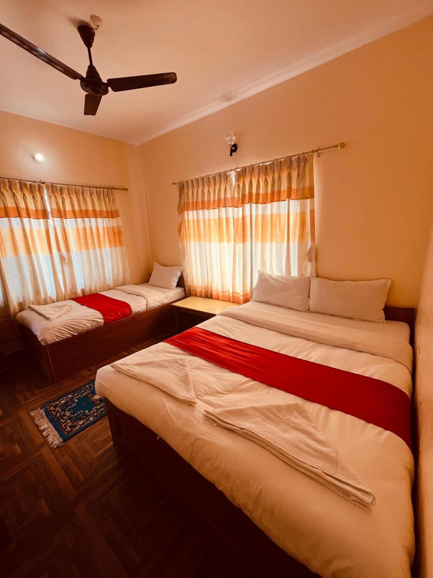 Hotel Global Inn Pokhara Exterior photo