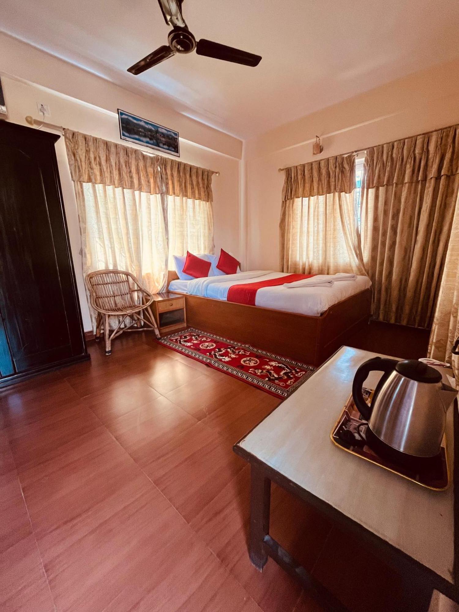 Hotel Global Inn Pokhara Exterior photo