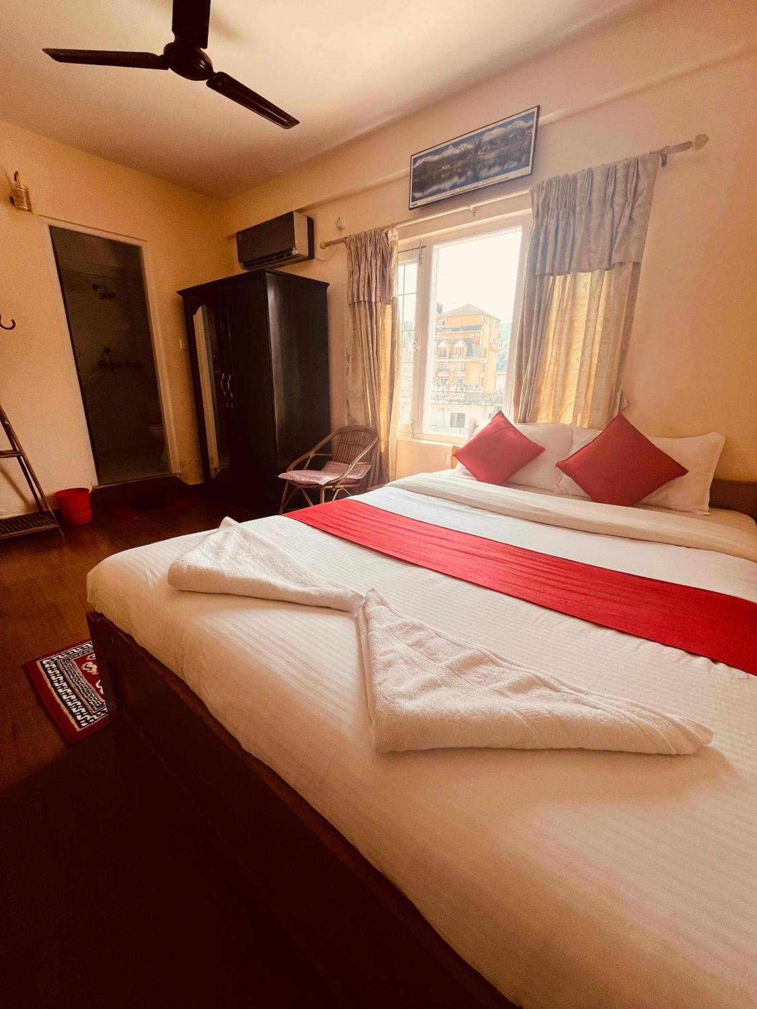 Hotel Global Inn Pokhara Exterior photo