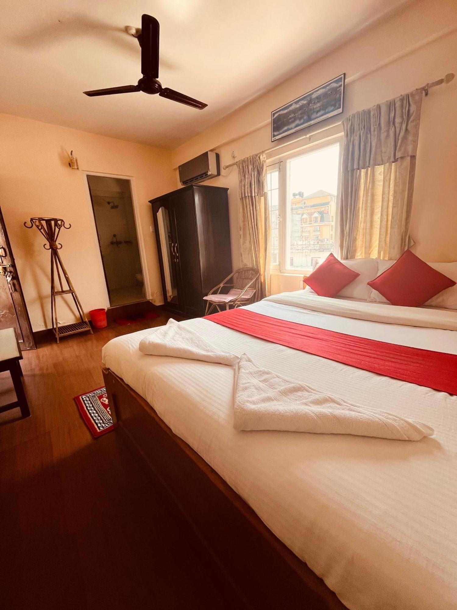Hotel Global Inn Pokhara Exterior photo