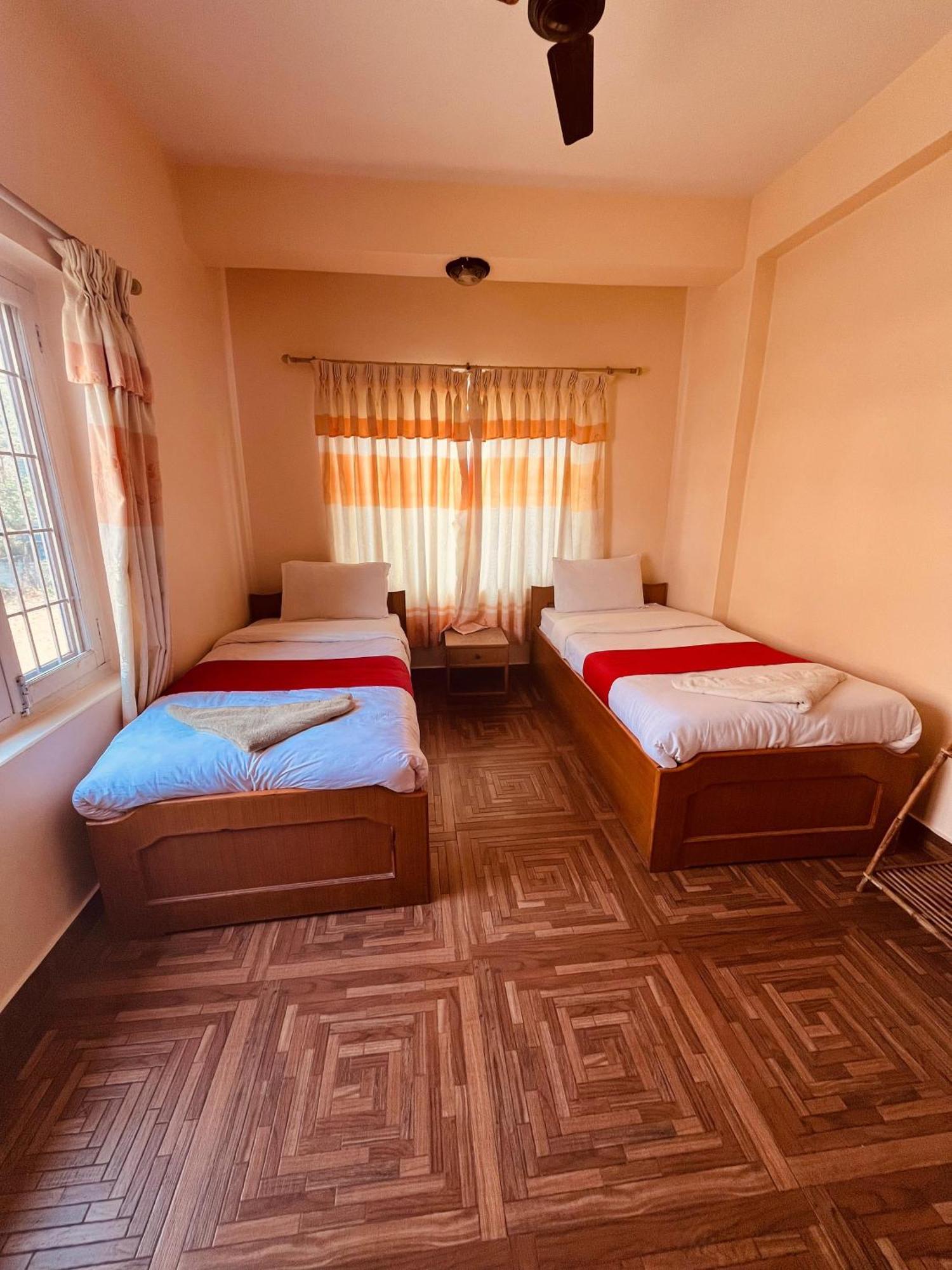 Hotel Global Inn Pokhara Exterior photo
